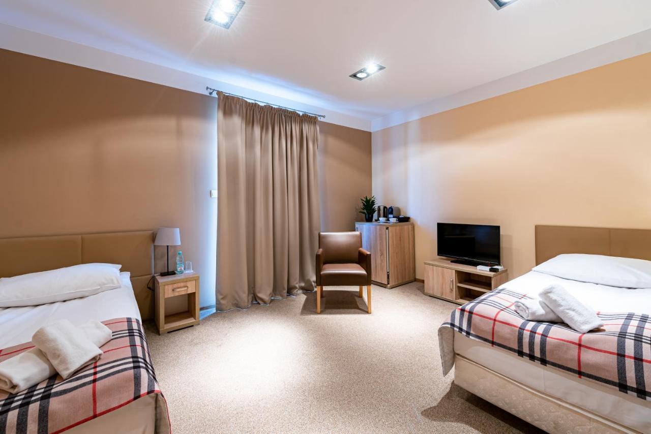 Hotel Dobre Z Lasu Solec Kujawski Bagian luar foto