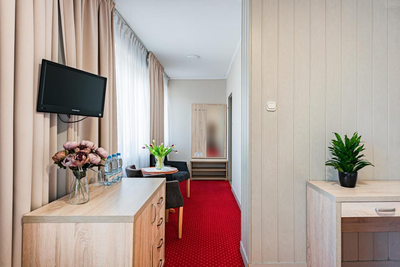 Hotel Dobre Z Lasu Solec Kujawski Bagian luar foto